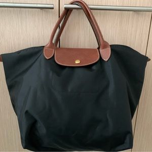 Black medium short handle longchamp tote
